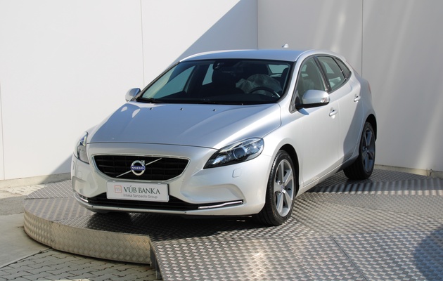VOLVO V40 Kinetic vehicle-image