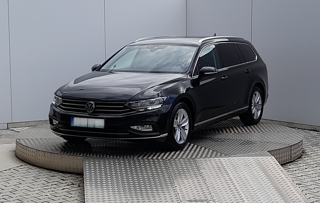VOLKSWAGEN Passat Variant Elegance vehicle-image