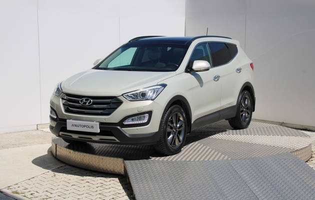 HYUNDAI Santa Fe vehicle-image