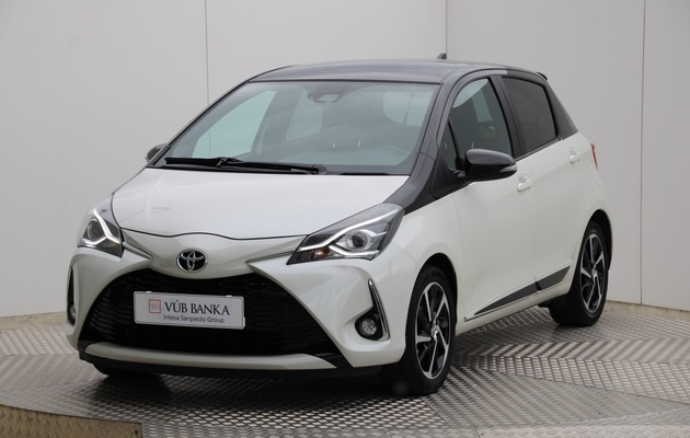 TOYOTA Yaris Selection vehicle-image