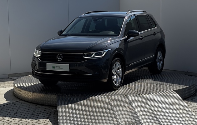 VOLKSWAGEN Tiguan Life vehicle-image