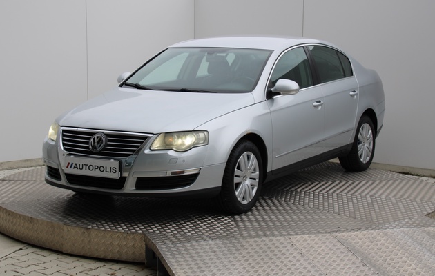 VOLKSWAGEN Passat vehicle-image