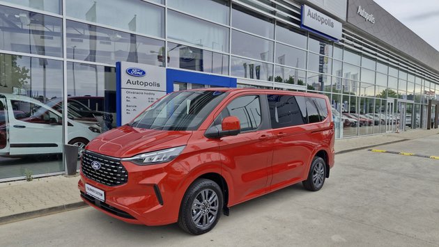 Ford Tourneo Custom Titanium L1 - skladom v BA vehicle-image