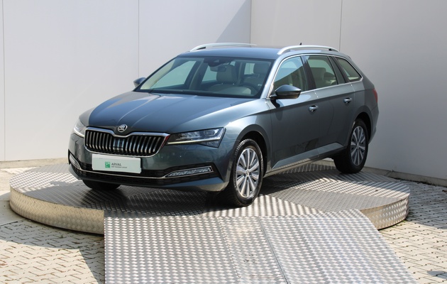 ŠKODA Superb Combi Style vehicle-image
