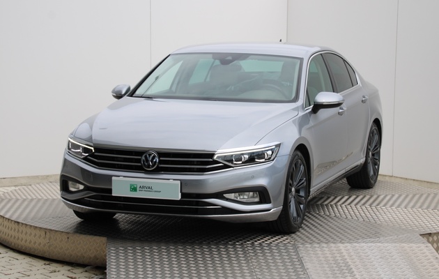 VOLKSWAGEN Passat Elegance vehicle-image