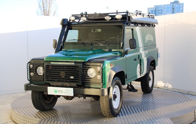 LAND ROVER Defender HCPU vehicle-image
