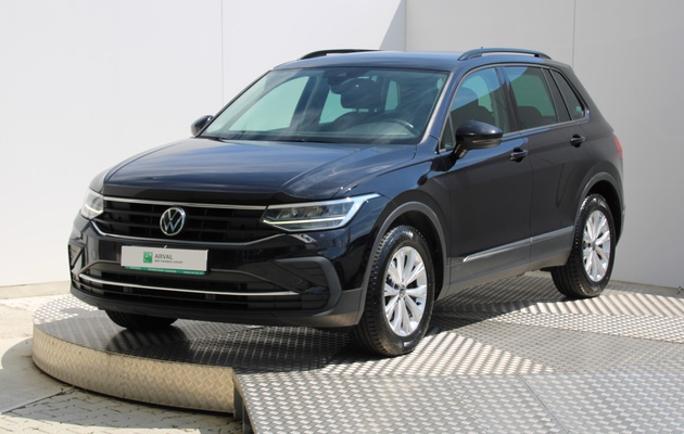 VOLKSWAGEN Tiguan Life vehicle-image