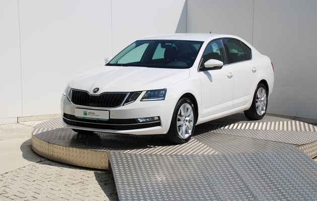 ŠKODA Octavia Style vehicle-image