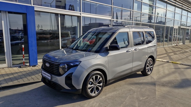 Ford Tourneo Courier Titanium vehicle-image