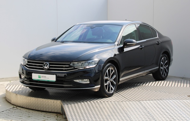 VOLKSWAGEN Passat Elegance vehicle-image