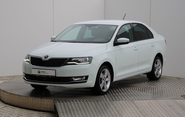 ŠKODA Rapid Style vehicle-image