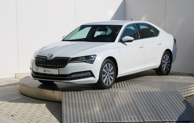 ŠKODA Superb Style vehicle-image