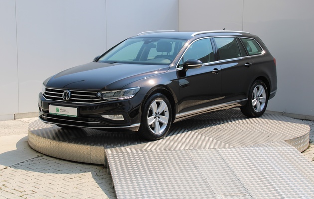 VOLKSWAGEN Passat Variant Elegance vehicle-image