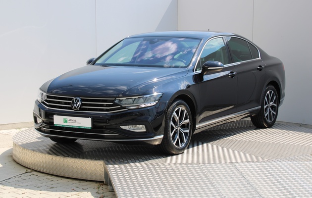 VOLKSWAGEN Passat Elegance vehicle-image