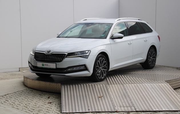 ŠKODA Superb Combi L&K vehicle-image