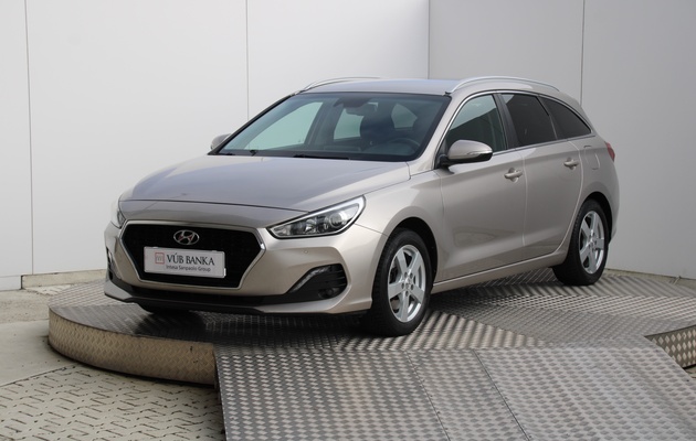 HYUNDAI i30 CW Family vehicle-image