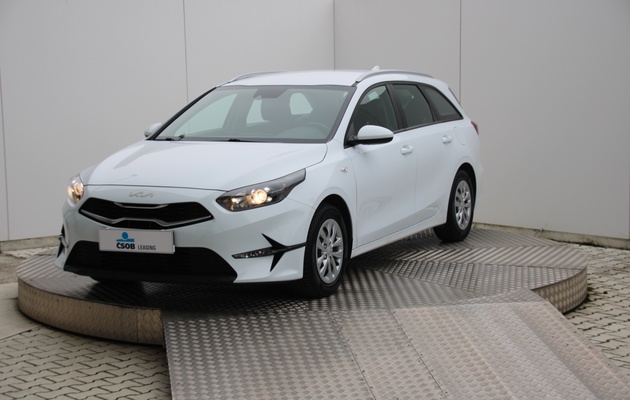 KIA Ceed SW Silver vehicle-image
