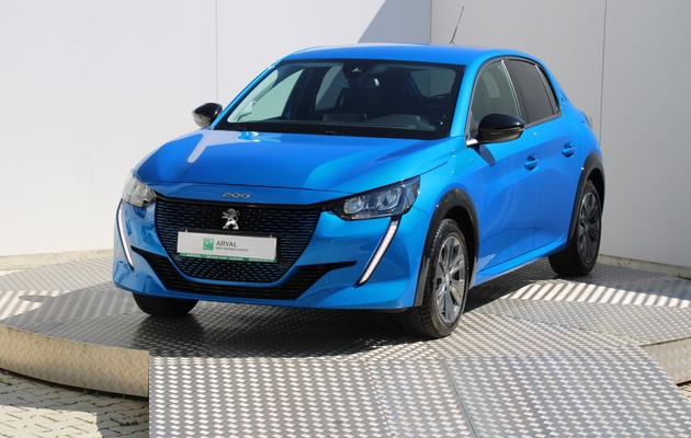 PEUGEOT 208e Allure vehicle-image