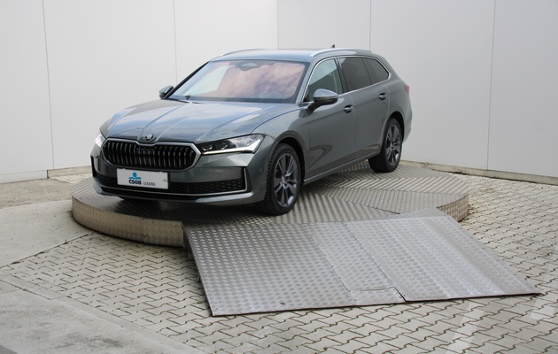 ŠKODA Superb vehicle-image