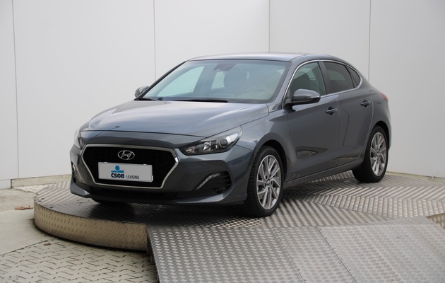 HYUNDAI i30 Fastback Family vehicle-image