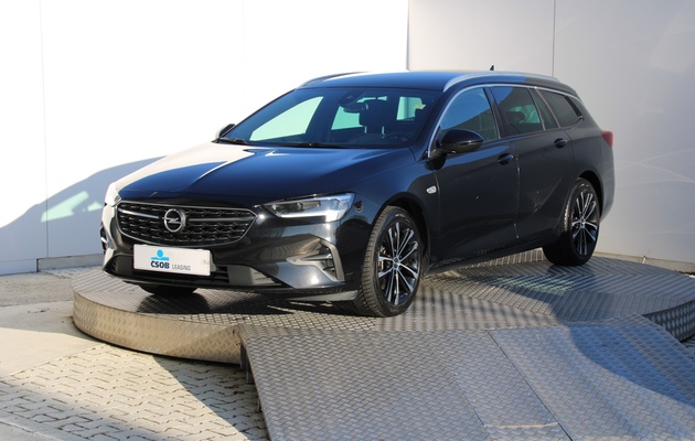 OPEL Insignia ST Ultimate vehicle-image
