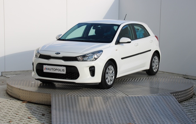 KIA Rio Silver vehicle-image